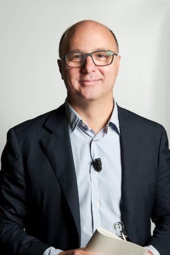 prada stock manager salary